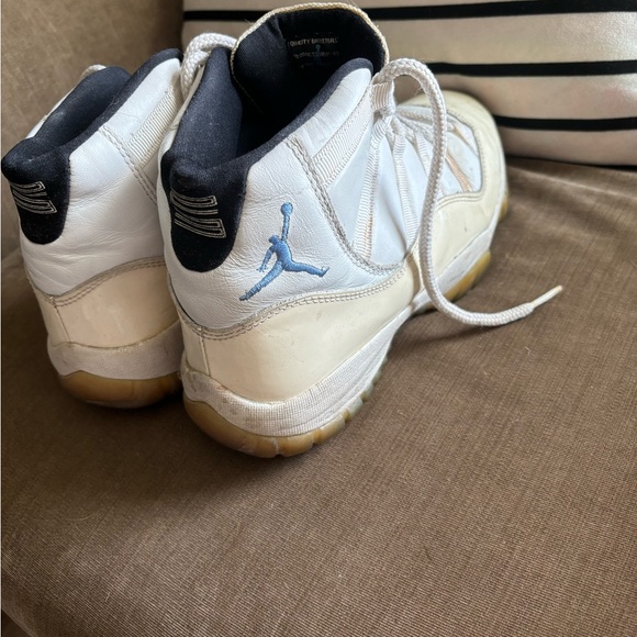 Air Jordans 11 size 9 1/2 - Picture 2 of 4